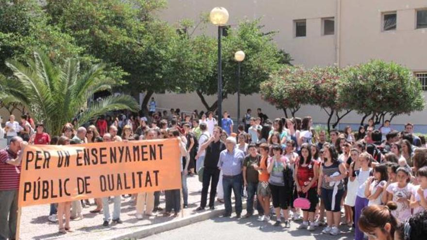 El IES Azorín protesta contra los recortes de Educación