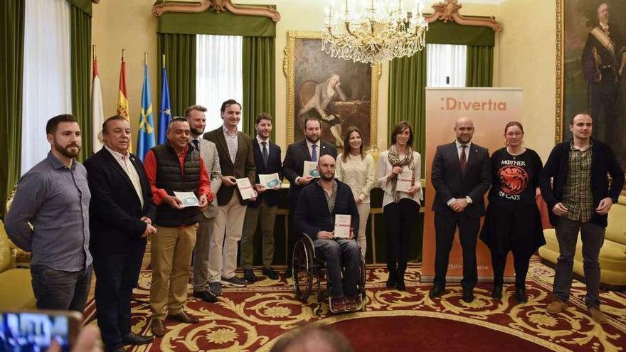 Participantes en el acto sobre turismo accesible.