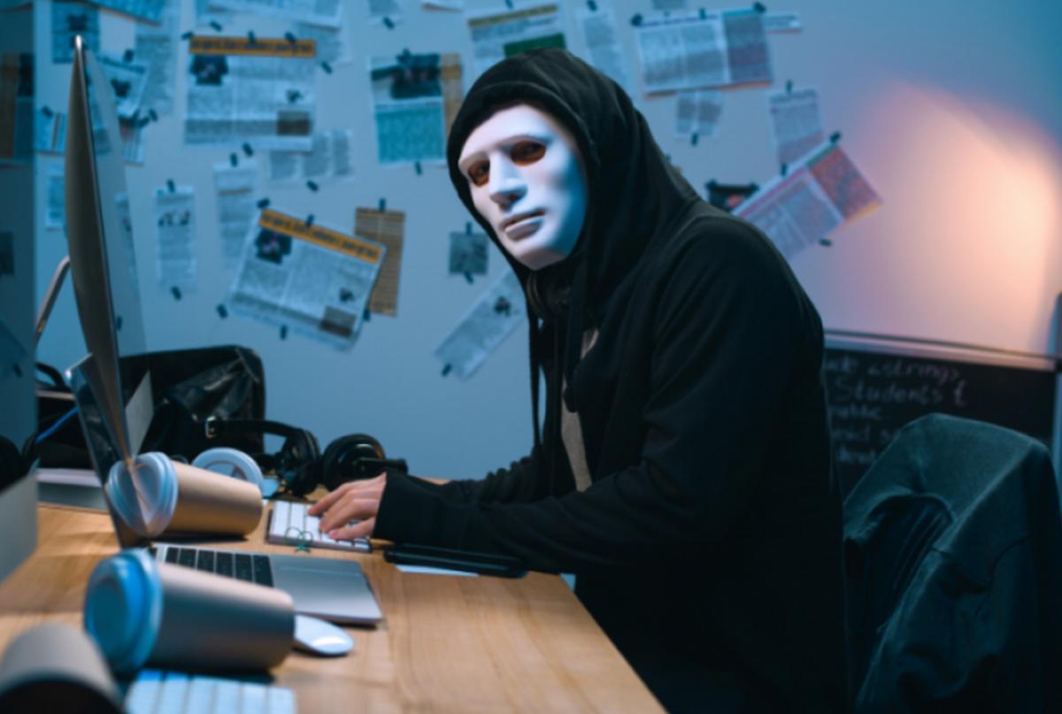 La Audiencia Nacional frena la entrega a Francia de un hacker español investigado por extorsión a empresas.