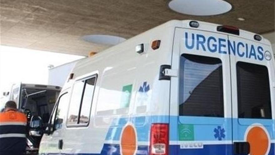 Una mujer de 35 años, trasladada al hospital después de sufrir una colisión