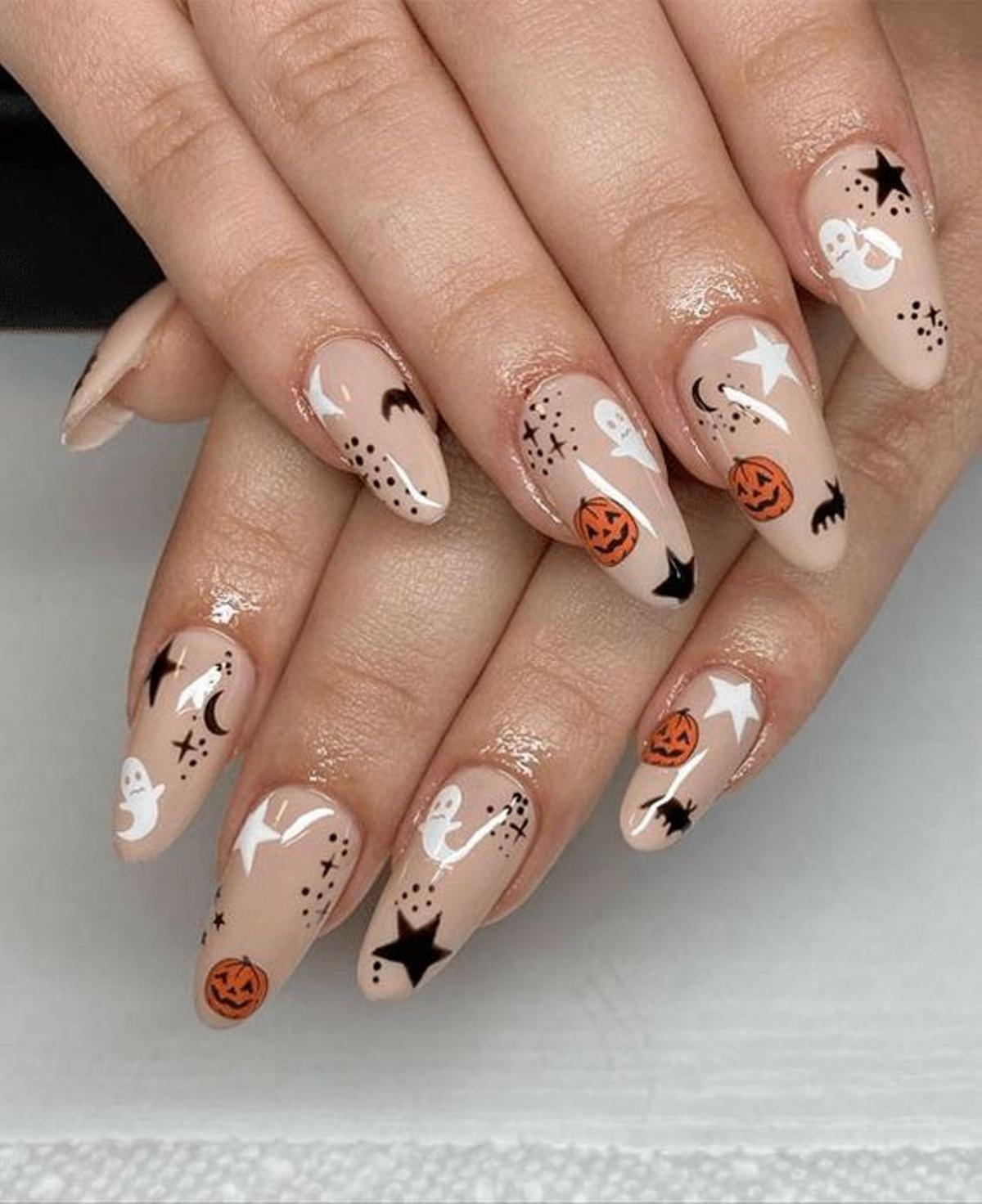 Manicura para Halloween con estampado