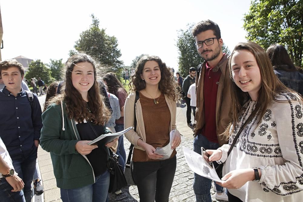 Alumnos se examinan de la PAU en Gijón