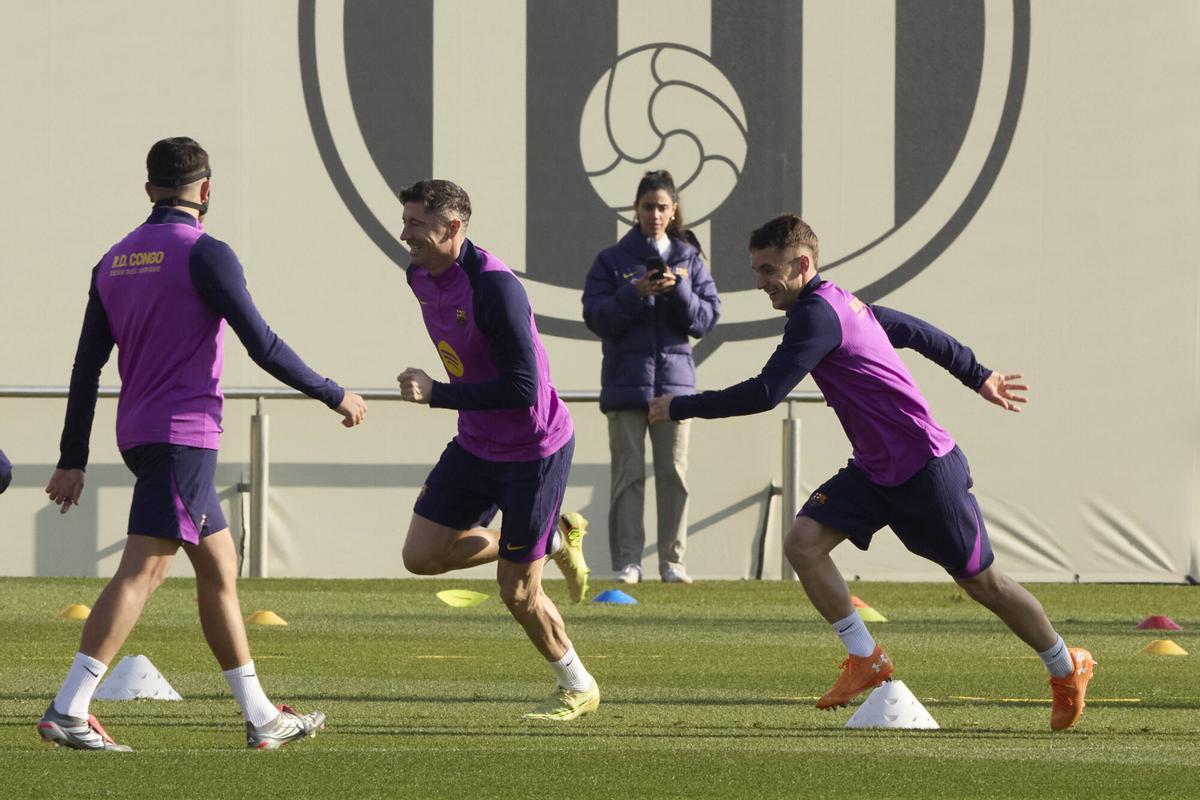 Lewandowski y casadó, en un esprint.