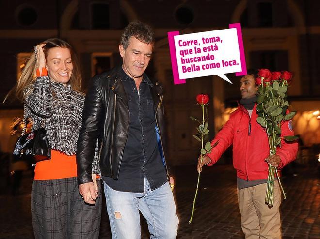 Antonio Banderas con su chica y una rosa