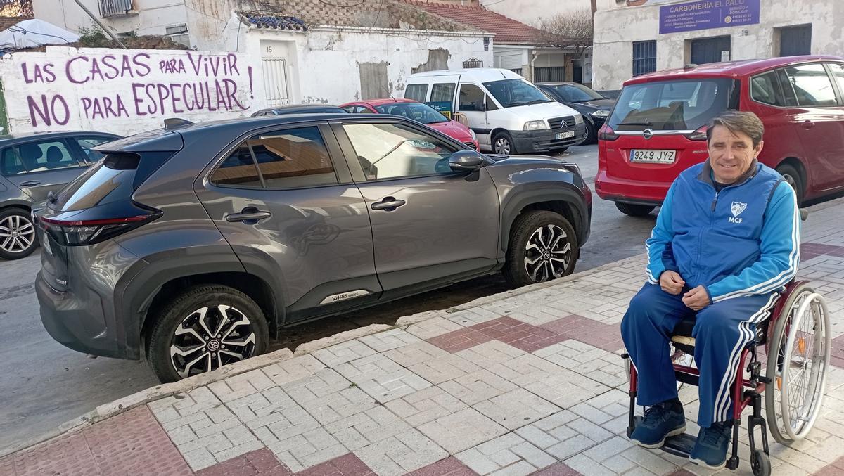 Francis Cordero tuvo que dejar de vivir en calle Olivar y ahora pide algún paso de cebra en las Cuevas del Palo.