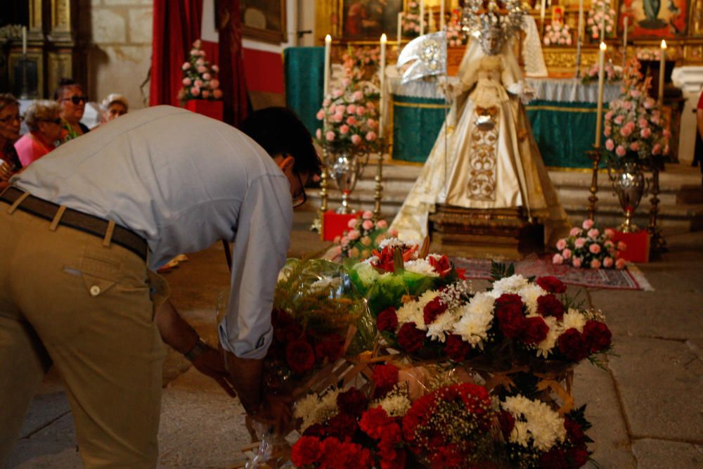 Desfile y ofrenda a la Virgen de la Concha