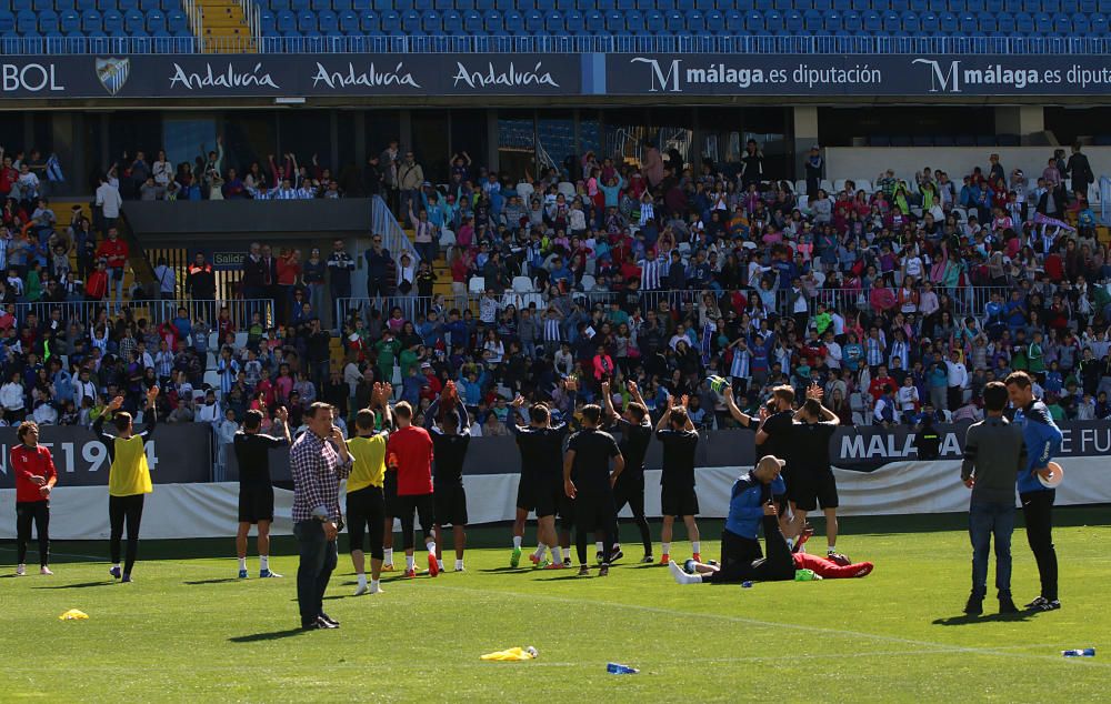 El equipo blanquiazul abre la grada de La Rosaleda a miles de niños de varios colegios de Málaga.