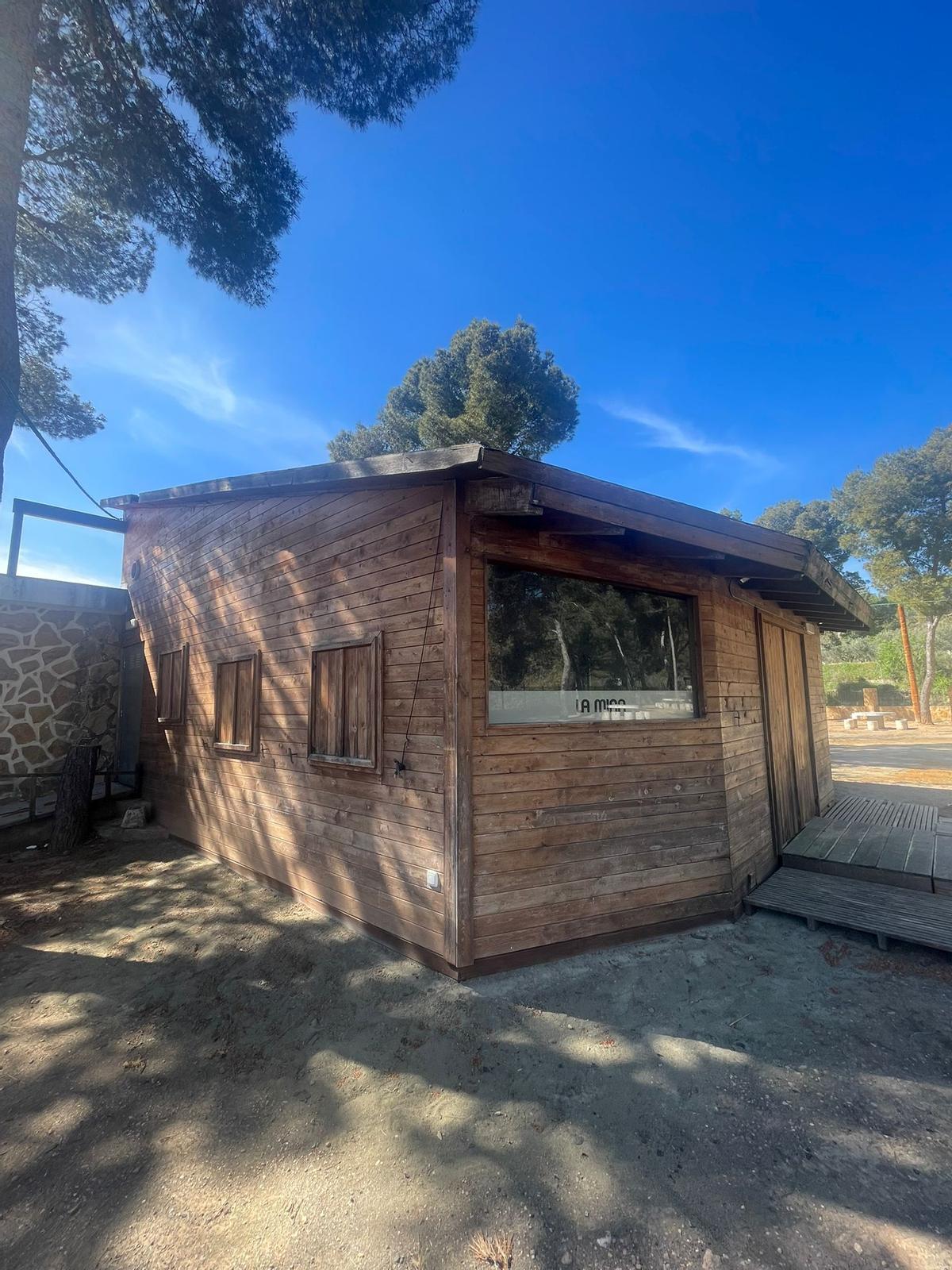 Otra foto del exterior de la fachada del bar-restaurante.