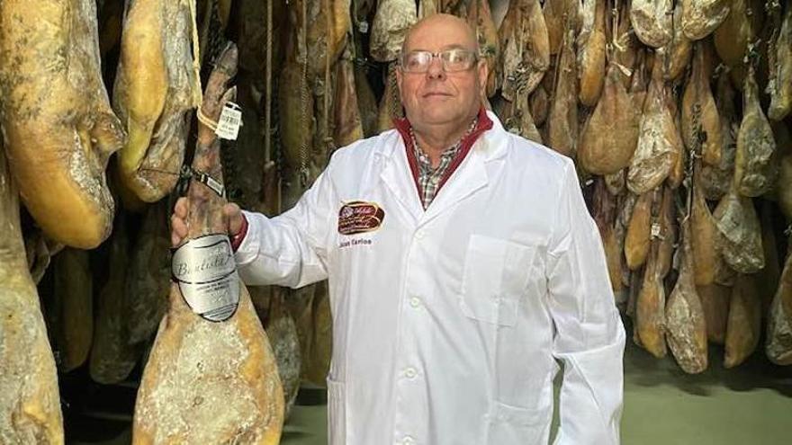 Montánchez viaja al sabor del siglo XVI gracias a Carlos V y el jamón de Casa Bautista