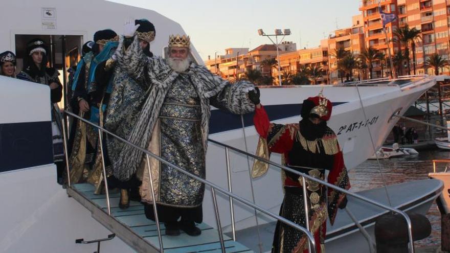 Los Reyes Magos desembarcan en Torrevieja en la pasada edición de la Cabalgata.