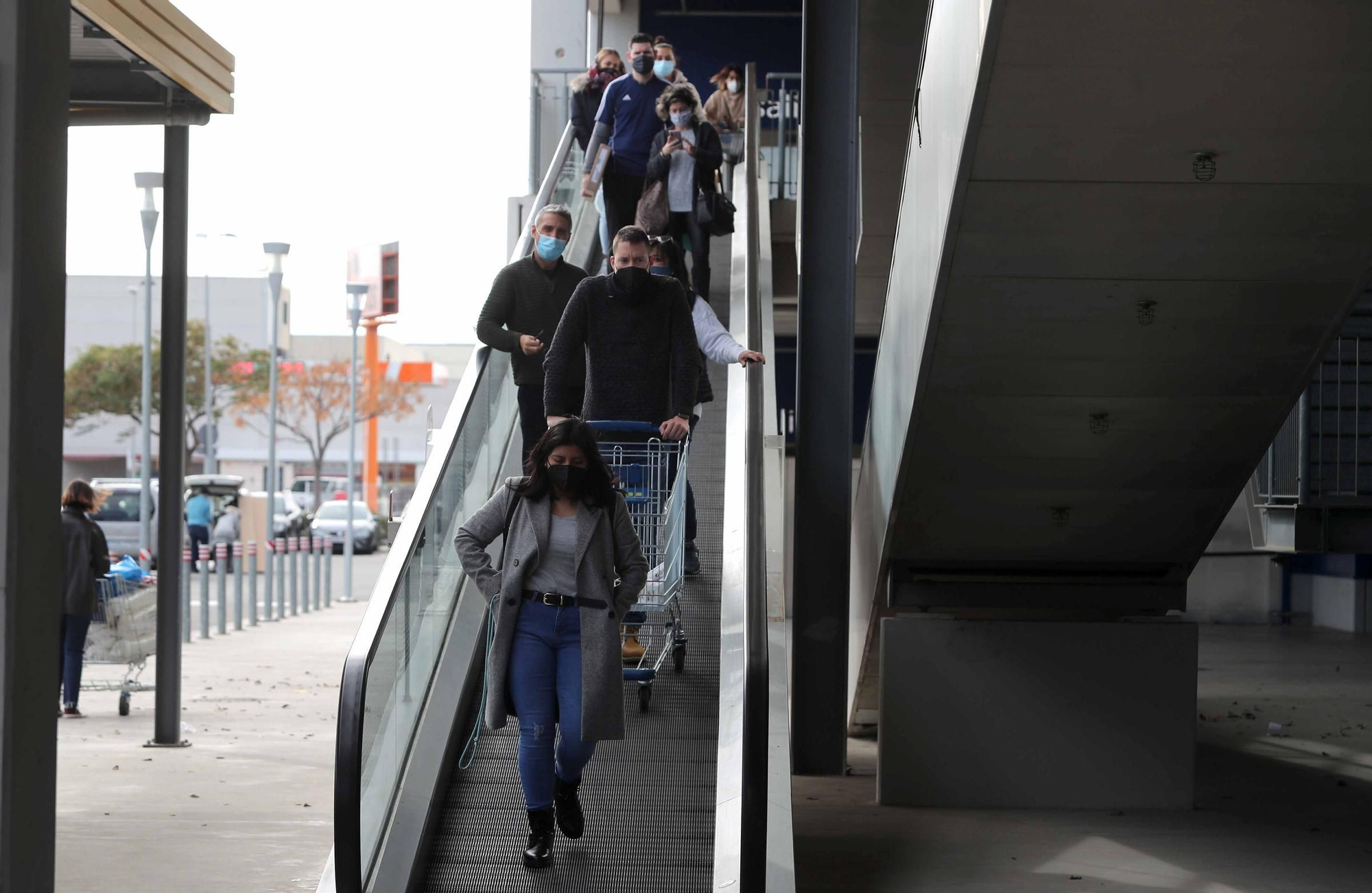 Colas en Ikea Valencia pese a estar disparados los contagios