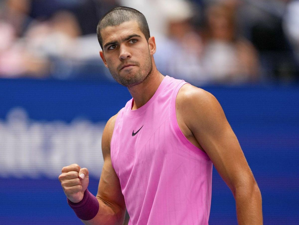 Alcaraz vola cap als vuitens de l’US Open amb ensurt al genoll Alcaraz vola cap als vuitens de l’US Open amb ensurt al genoll