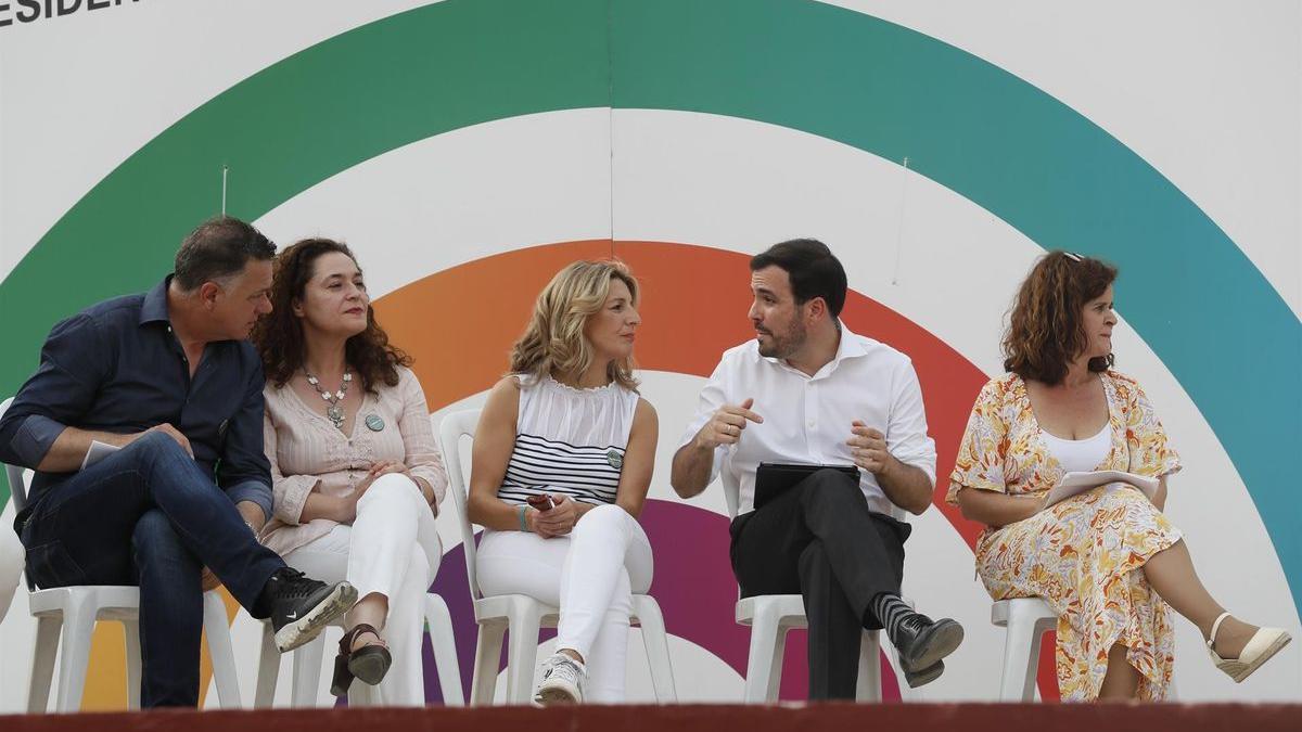 Yolanda Díaz junto a Alberto Garzón, Inmaculada Nieto y Juan Antonio Delgado, entre otros.