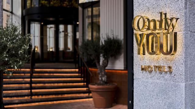 Puertas del Only YOU Hotel en Valencia.