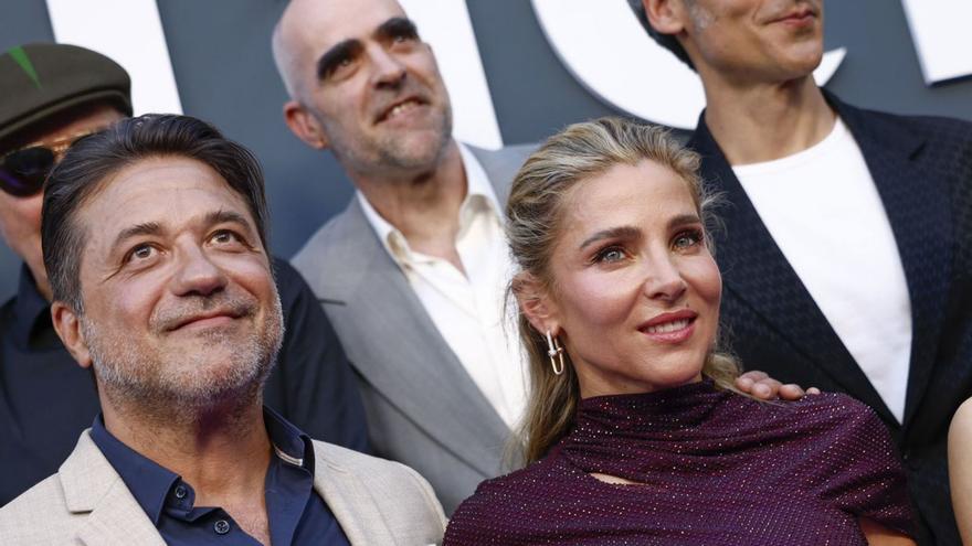 Pataky, con parte del
elenco de la serie. | Daniel González