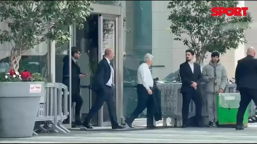 Enrique Cerezo en camino hacia la comida con la directiva del FC Barcelona