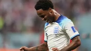 Sterling abandona el Mundial tras el robo armado en su casa