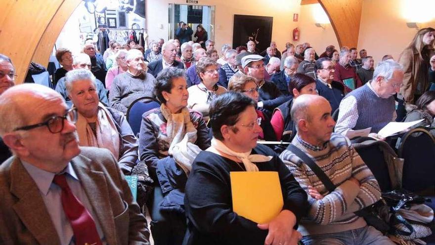 Asistentes a la asamblea celebrada ayer.