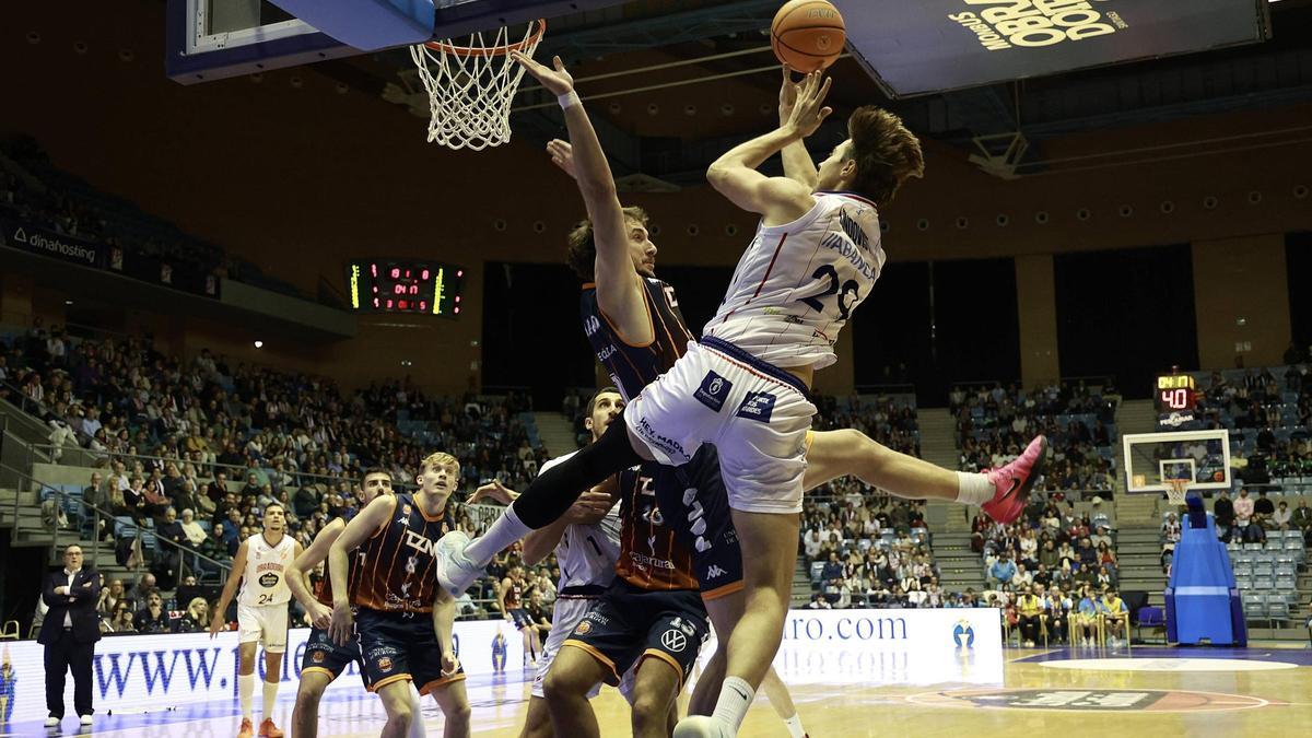 El Monbus Obradoiro - Tizona Burgos de la primera vuelta