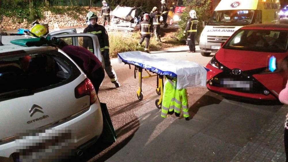 Tres heridos graves en un accidente frontal en Palmanyola