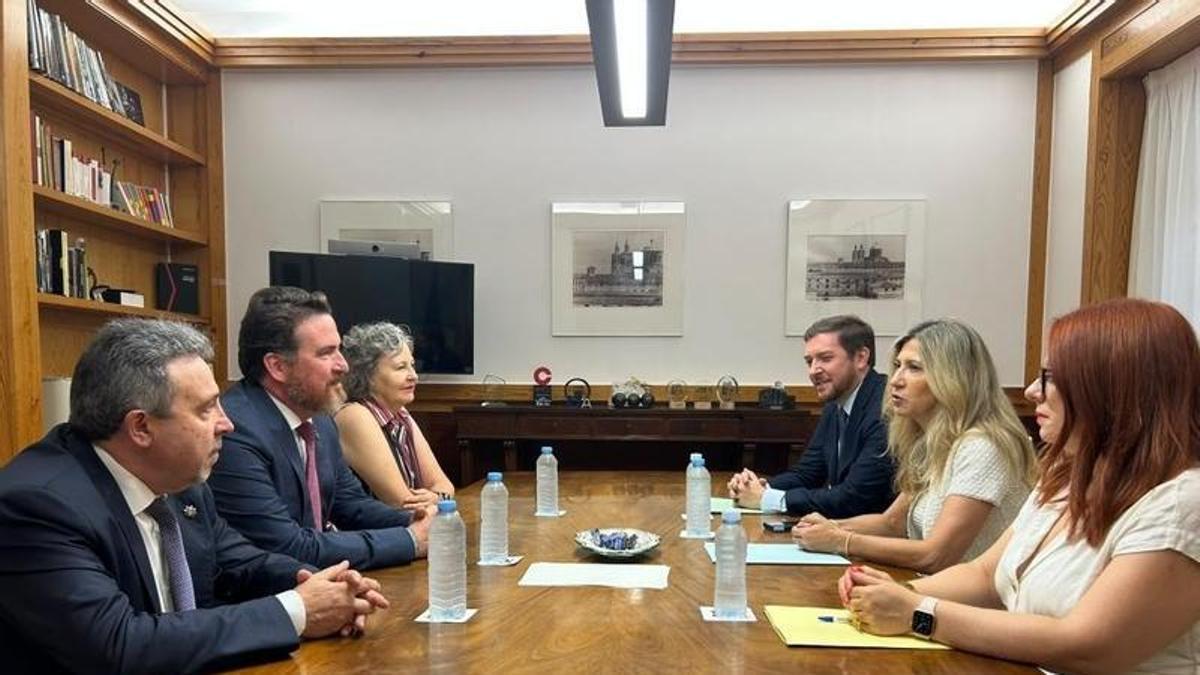 La vicepresidenta y el director general de Justicia se han reunido con los colegios profesionales de las tres provincias.