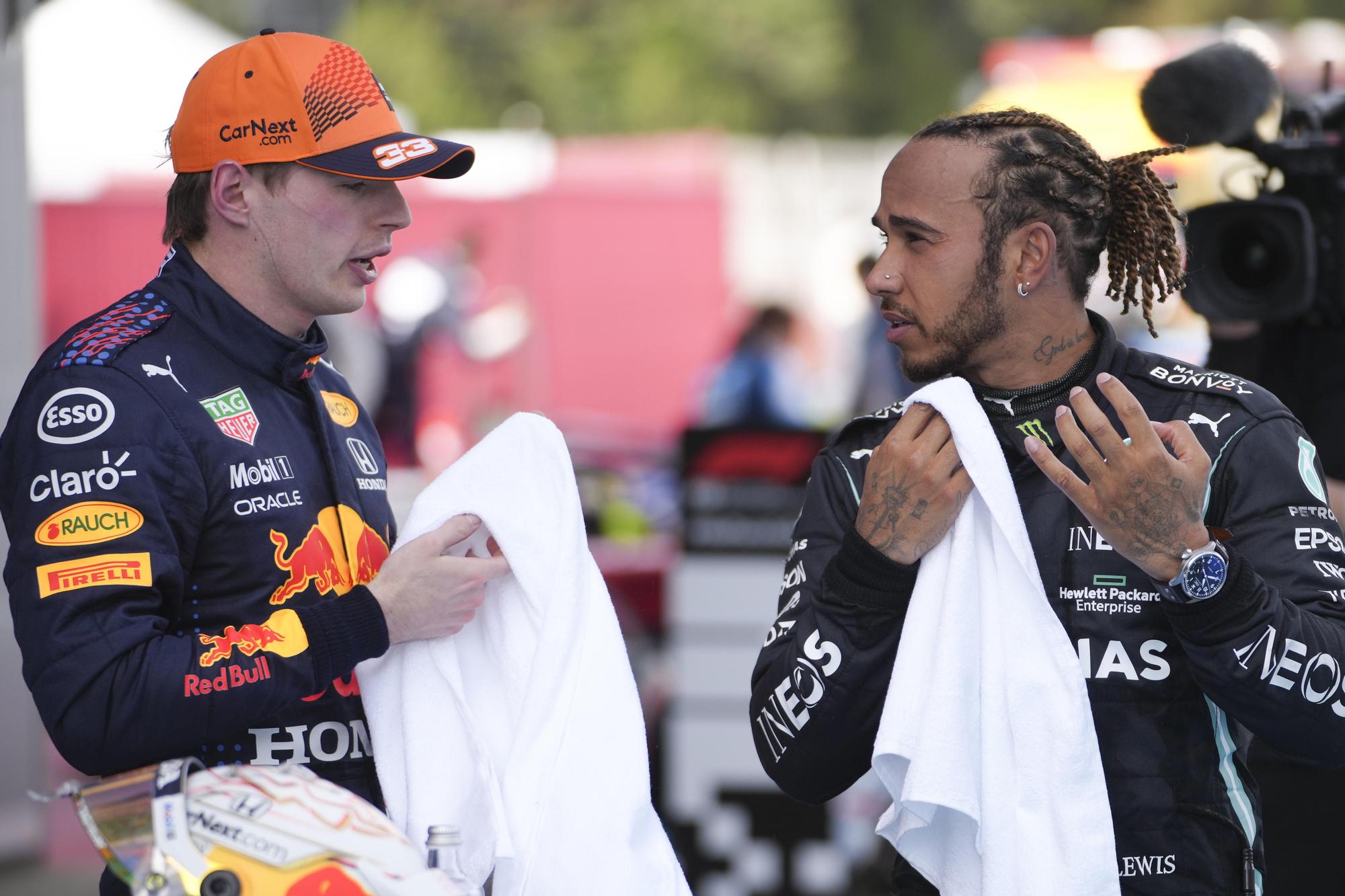 Hamilton reina en Montmeló con Sainz séptimo y Alonso decimoséptimo