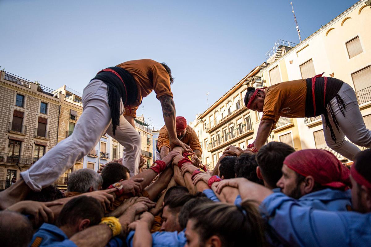 Les imatges de la Diada castellera de colles de l'eix, a Manresa Les imatges de la Diada castellera de colles de l'eix, a Manresa
