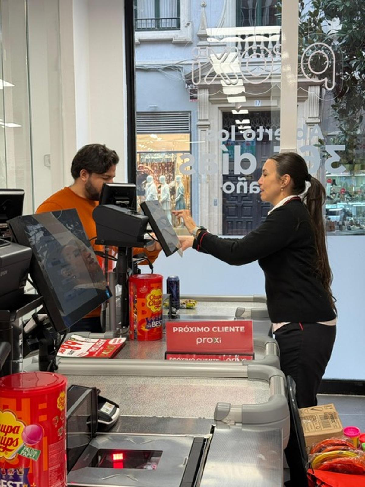 Instalaciones del nuevo supermercado de Proxi en Cruz Conde.
