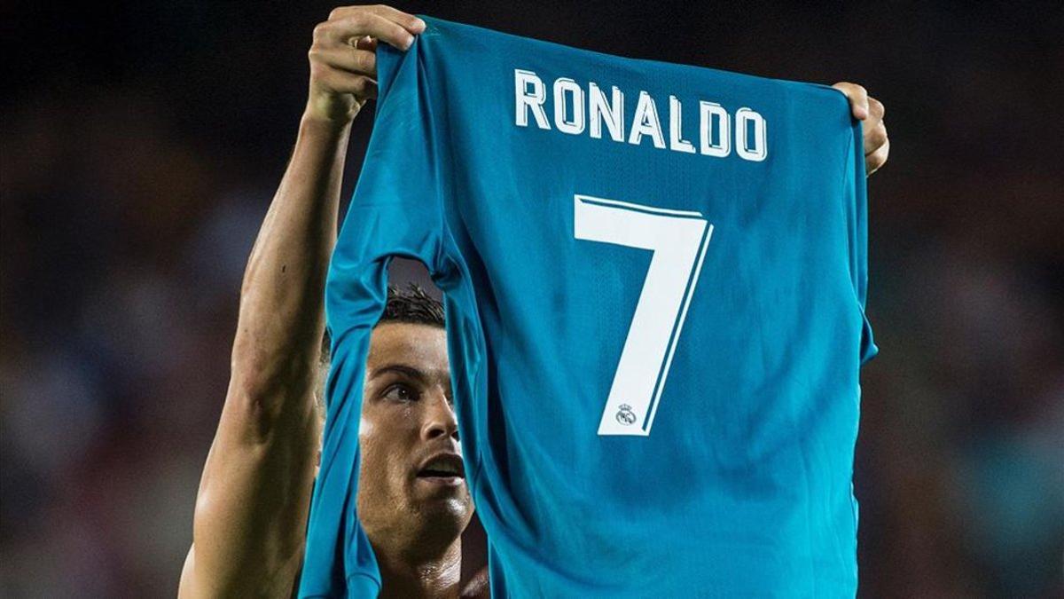 Las camisetas del Madrid, un 49,8 % más vendidas que las del Barça