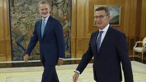 Felipe VI recibe al líder del PP, Alberto Núñez Feijóo, el 22 de agosto de 2023 en el Palacio de la Zarzuela.