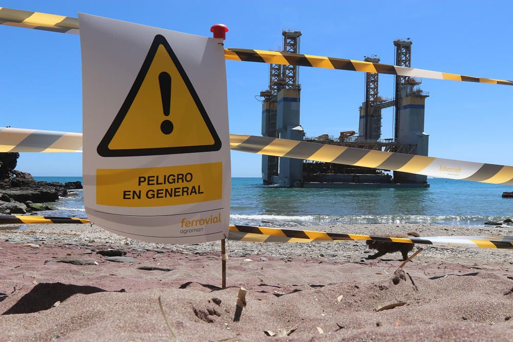 La compañía Ferrovial ya ha presentado el plan de rescate del dique flotante encallado en Benalmádena