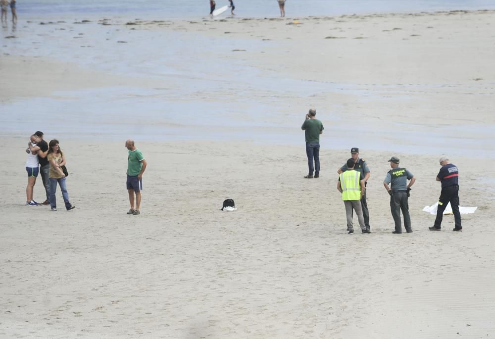 Los surfistas intentaron socorrerla pero se quedó atrapada en una corriente.