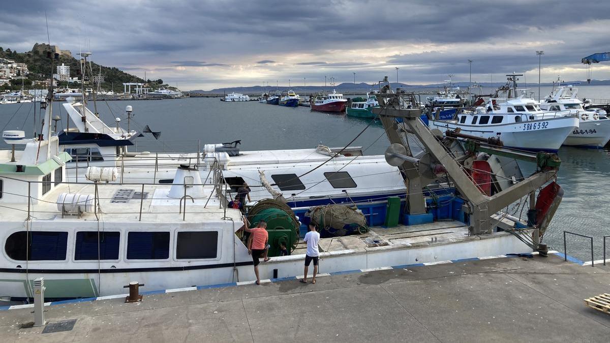 Barques de pesca al port de Roses