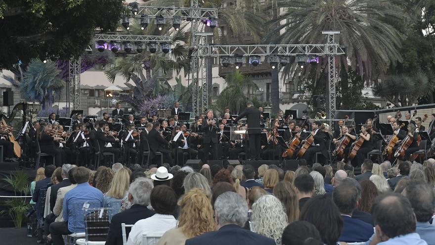 La voz de Roberto Alagna envuelve los jardines del Hotel Santa Catalina