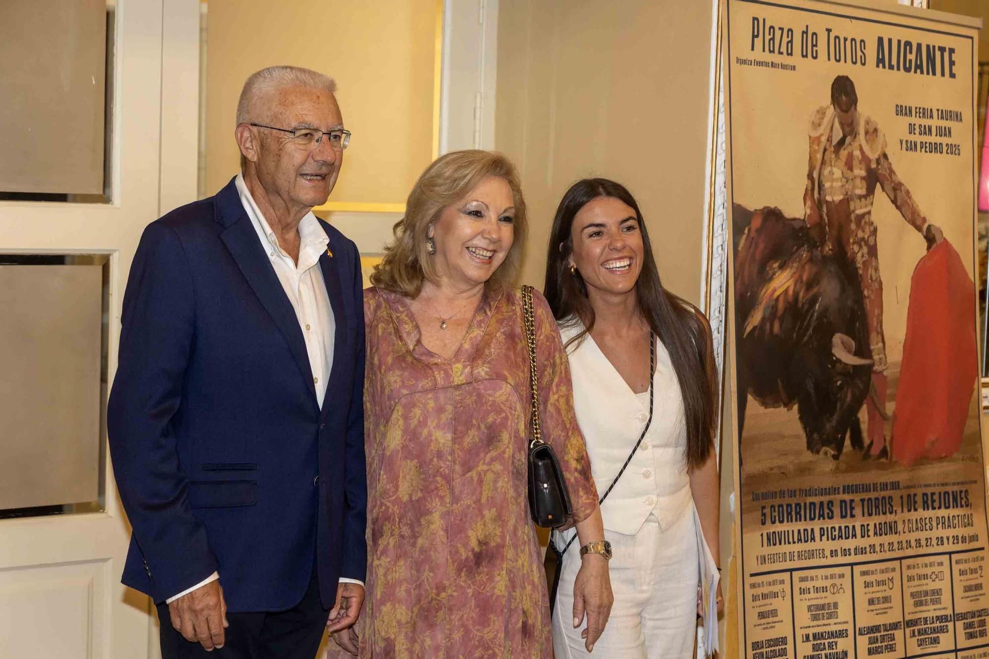 Manuel Escribano pronuncia el pregón de apertura de la Feria de Hogueras en el Teatro Principal de Alicante