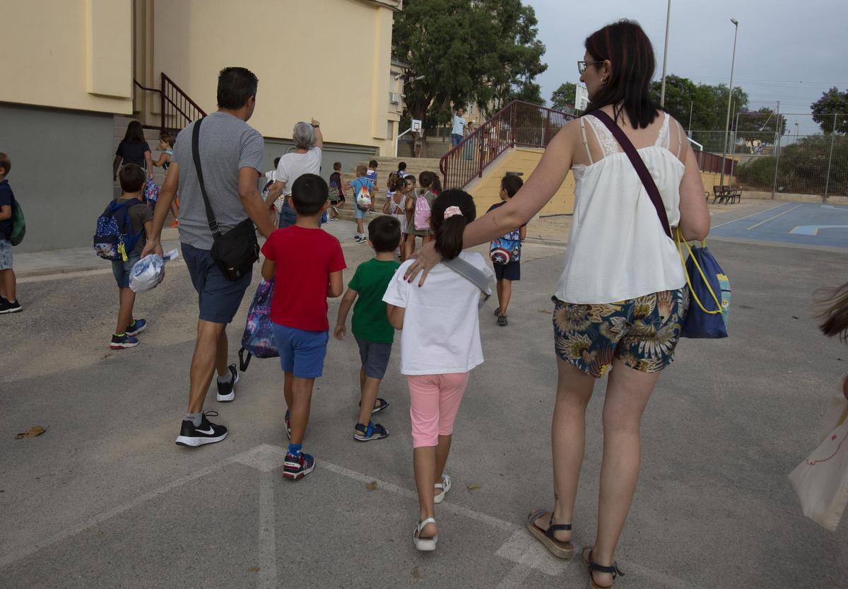 Xiquets a l'inici del curs en imatge d'arxiu