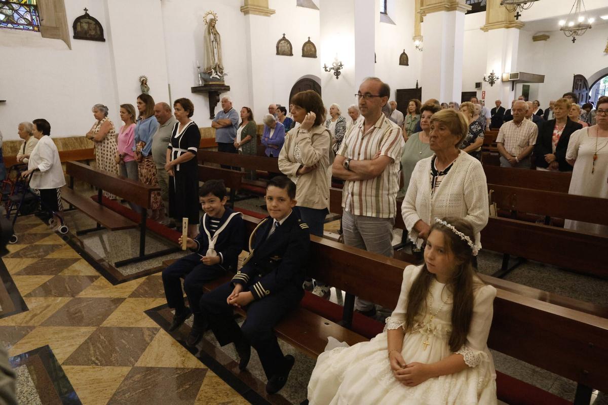 La misa y procesión del barrio de Jove, en imágenes La misa y procesión del barrio de Jove, en imágenes