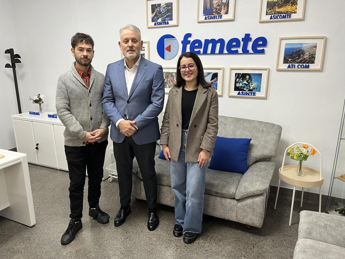 El secretario general de Femete, José González González, junto al equipo técnico del proyecto