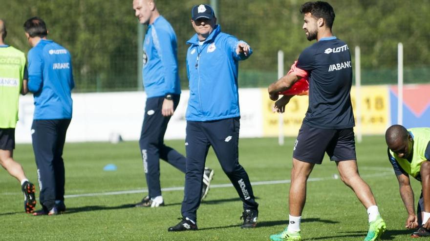 Pepe Mel dirige un entrenamiento del Deportivo