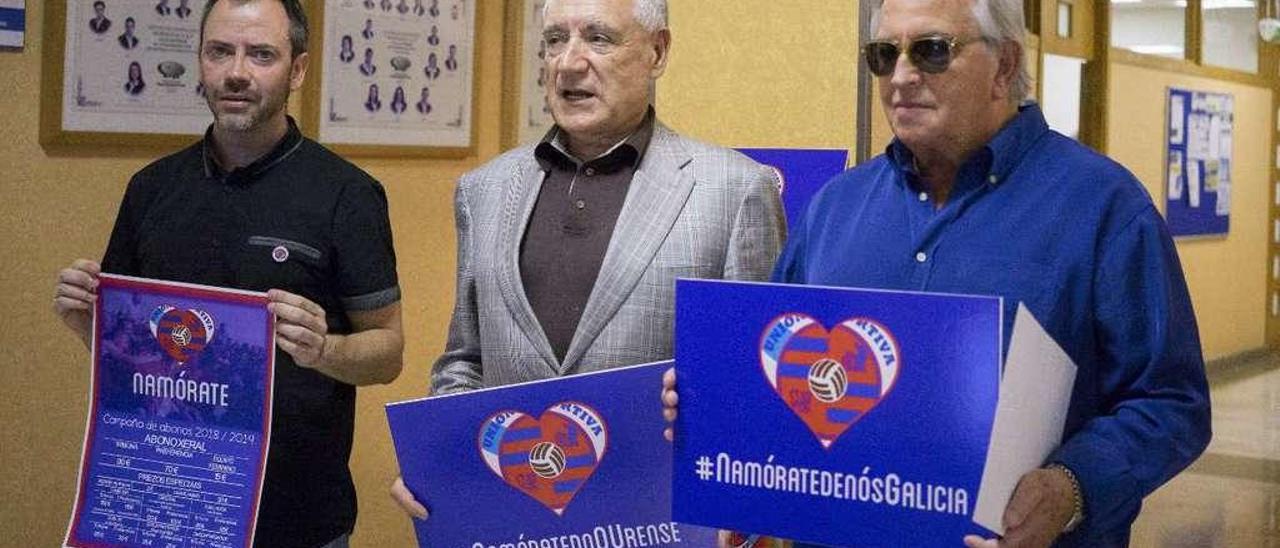 Modesto García, presidente de la Unión Deportiva Ourense, Francisco Nóvoa (centro) y Manuel Cabaleiro.  // Enzo Sarmiento