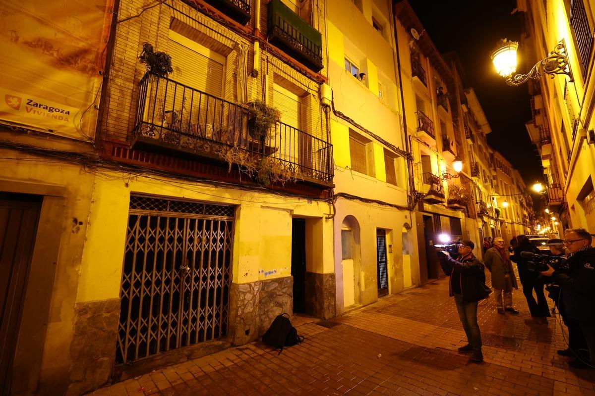 Desalojan un edificio de la calle San Pablo de Zaragoza por riesgo de colapso.