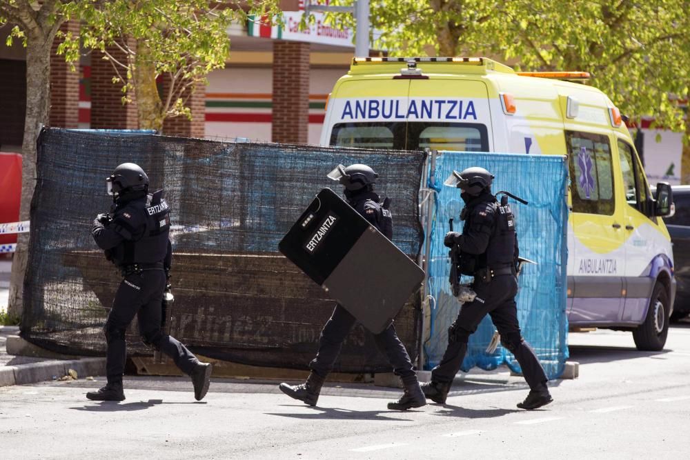 Un hombre mata a su expareja y a su madre