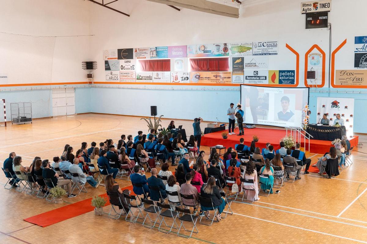 Así fue la graduación de 56 estudiantes del IES Concejo de Tineo