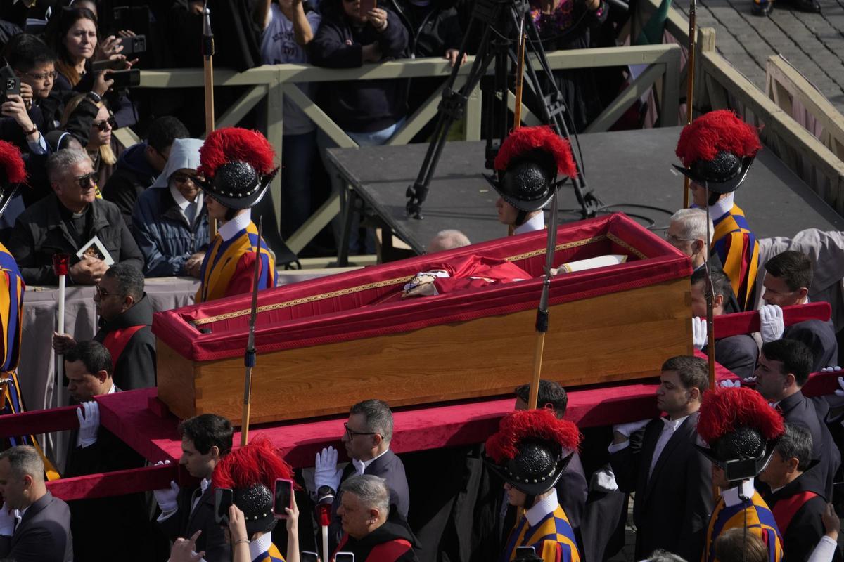 Traslado del féretro del papa Francisco a la basílica de San Pedro