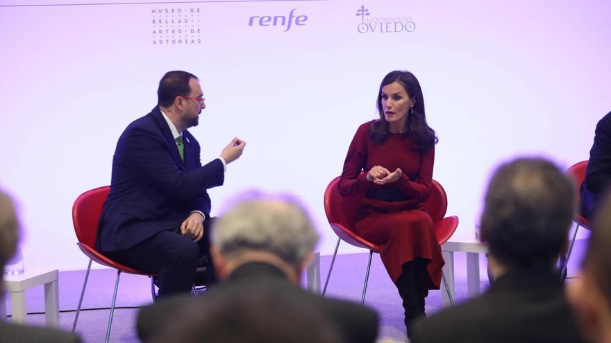 La Reina asiste en el Niemeyer al homenaje del Instituto Cervantes a Víctor Manuel