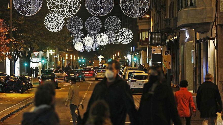Encesa dels llums de Nadal sense cap acte festiu  i anunci del mercat de Nadal