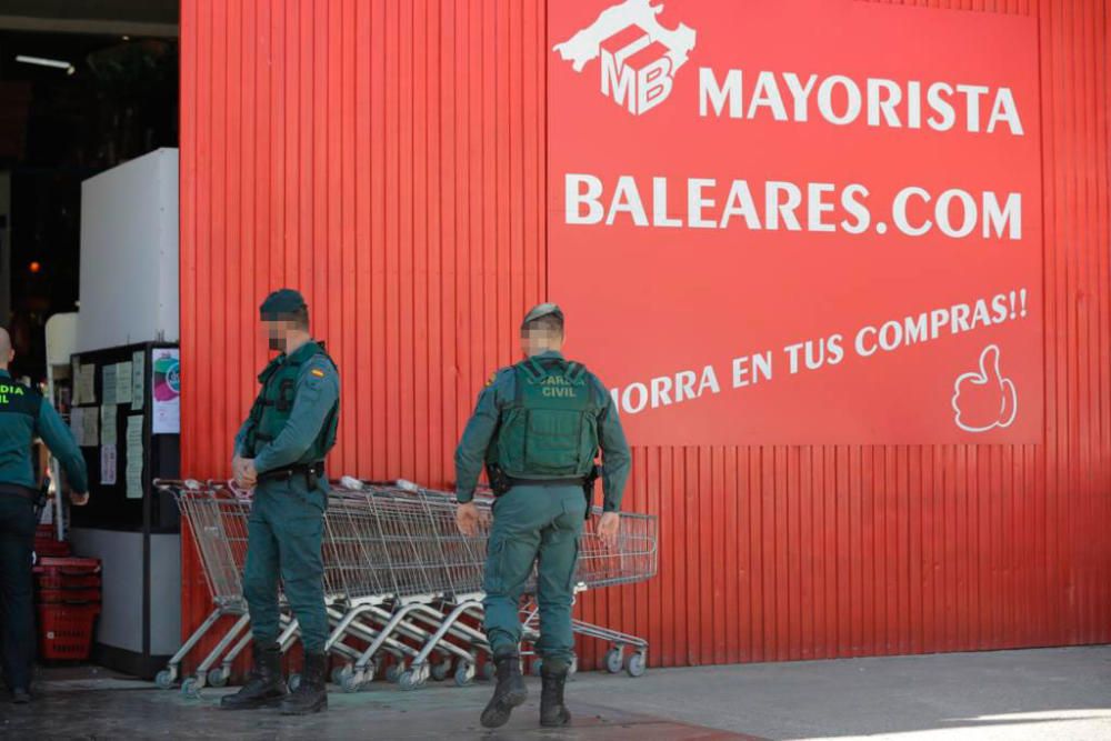 La Guardia Civil inspecciona una treintena de comercios chinos en Mallorca