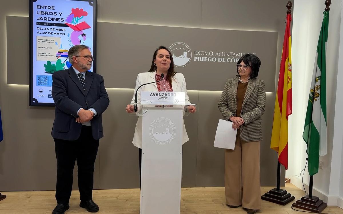 José Calvo Poyato, Jezabel Ramírez y Lola Corpas.
