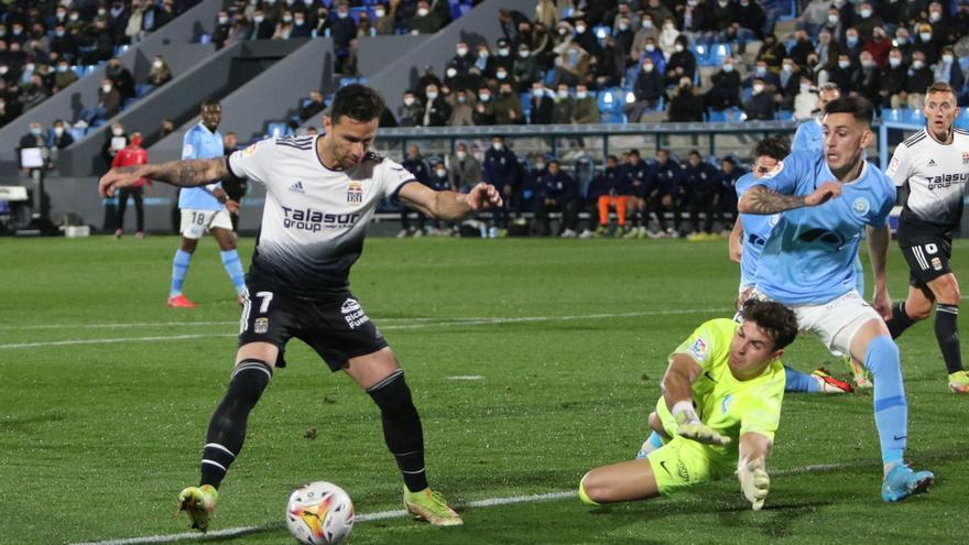 Derrota del FC Cartagena con polémica arbitral