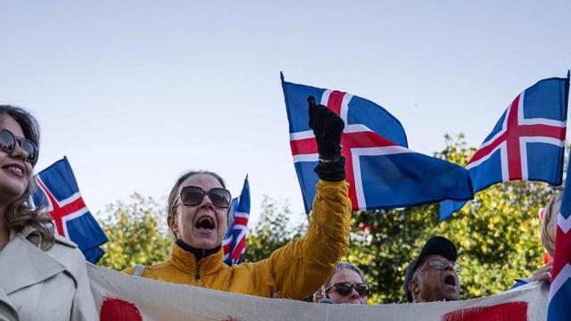 Partidaris de la campanya pel no en el referèndum islandès. | JONATHAN NACKSTRAND / AFP